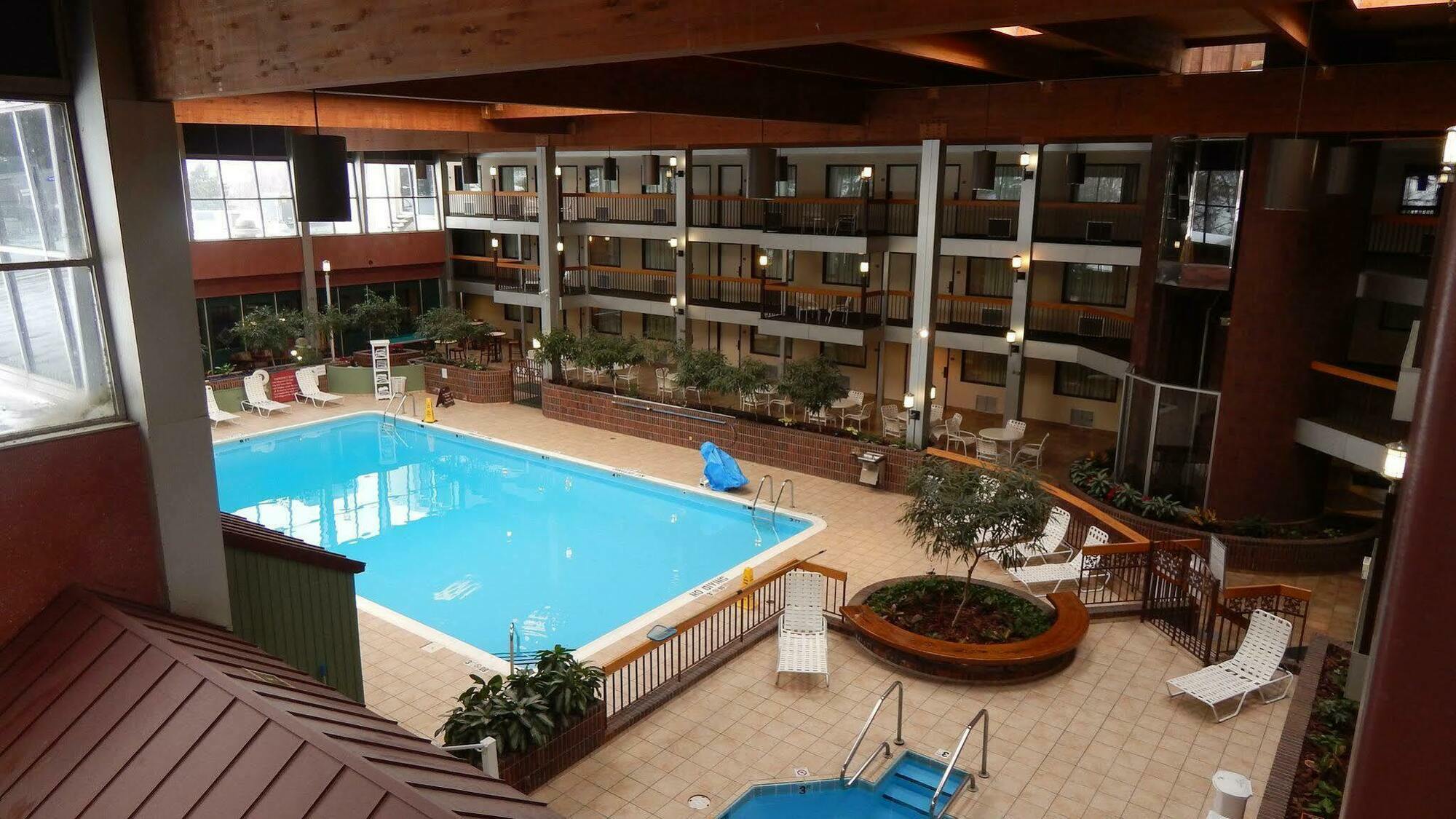 Ramada By Wyndham Hotel Beaver Falls